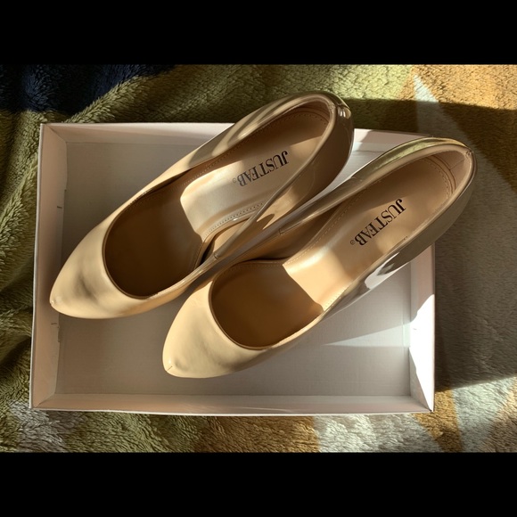 7.5 Nude Pumps - Picture 2 of 4